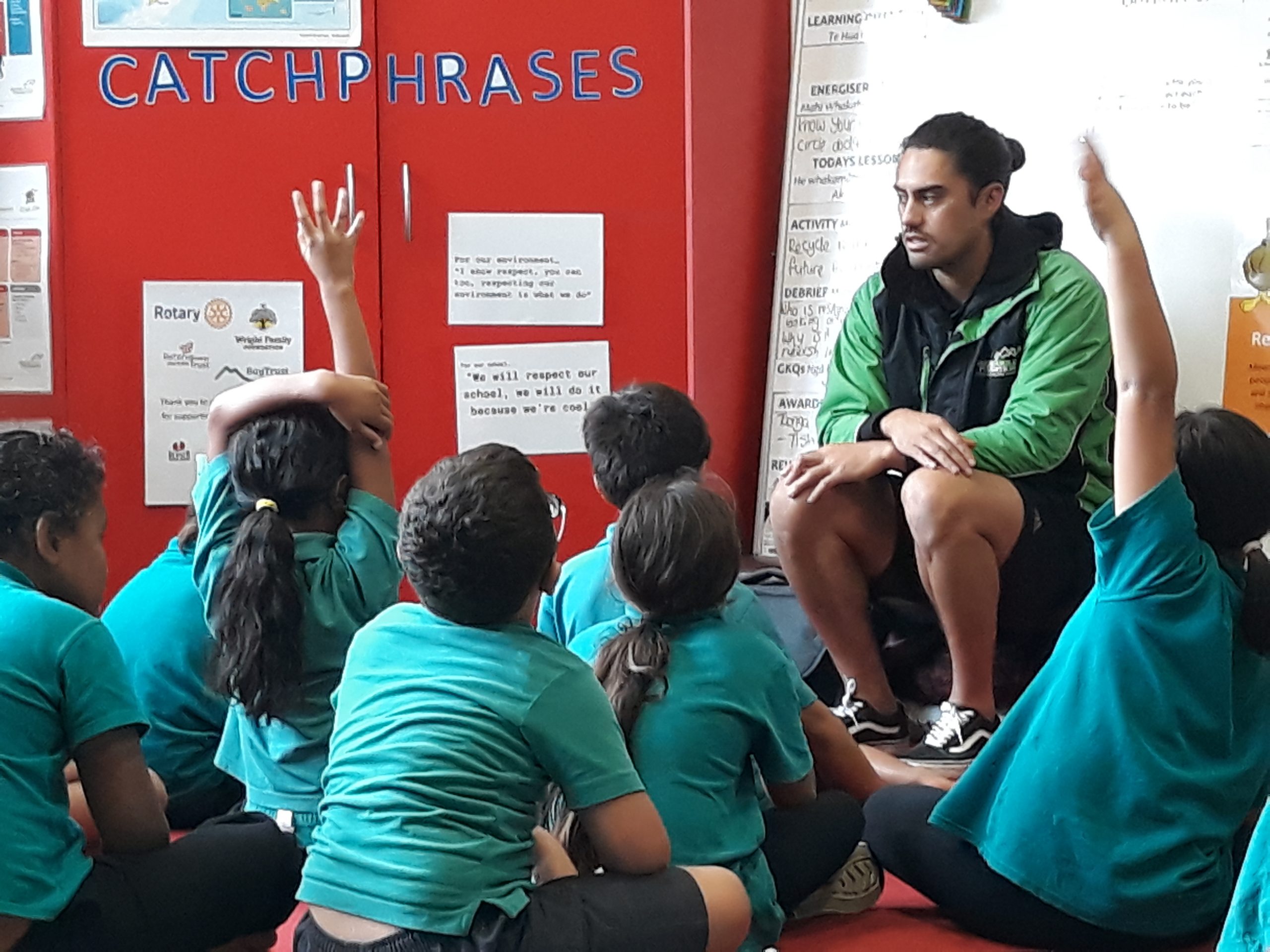 Kiwi Can Students in room with Leader