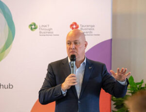 National Party’s Christopher Luxon visits Tauranga - Graeme Dingle ...
